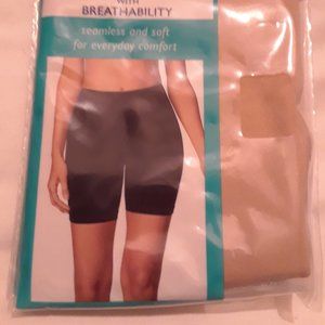 Vanity fair slimming slip.shorts. Size large